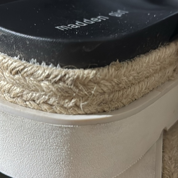 Women’s size 9m | Madden Girl | Platform Sandals - Picture 5 of 11